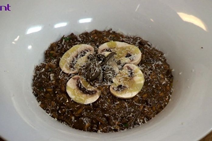 Aprenda um delicioso risoto de funghi porcini e carne assada