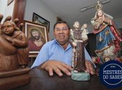 Mestre se interessou pelo ofício observando o padrasto e foi aluno da Escola de Santeiros de Penedo 