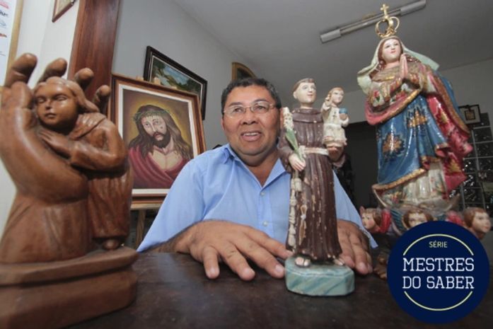 Mestre se interessou pelo ofício observando o padrasto e foi aluno da Escola de Santeiros de Penedo