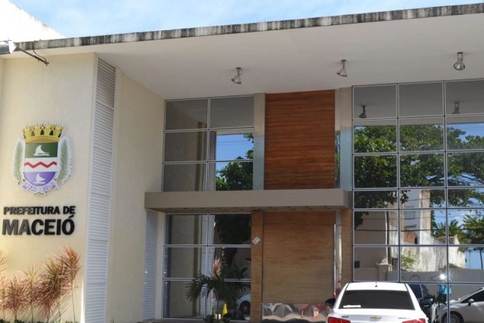 Dança de cadeiras na Prefeitura de Maceió em meio a crise com servidores