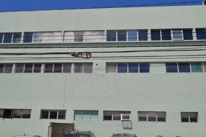 Jovem é baleado na cabeça ao deixar trabalho