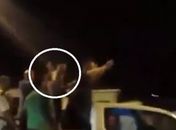 Ex-prefeito de Feira Grande faz gesto obsceno durante carreata política