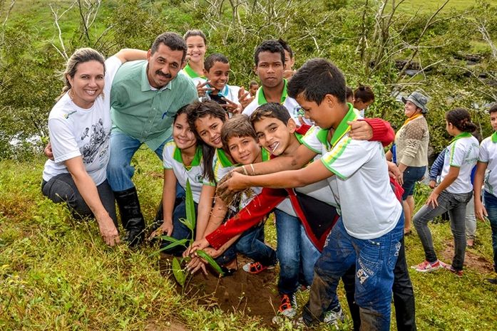 Milhares de espécies nativas são plantadas às margens do Rio Coruripe em Limoeiro de Anadia