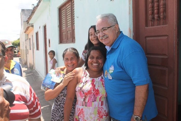 Bairro Primavera em Arapiraca recebe com festa Rogério Teófilo em grande caminhada