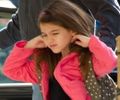 Cadelinha de Suri Cruise desaparece e recompensa é de US$ 1 mil, diz site