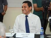 Júlio Cezar se compromete a erradicar analfabetismo