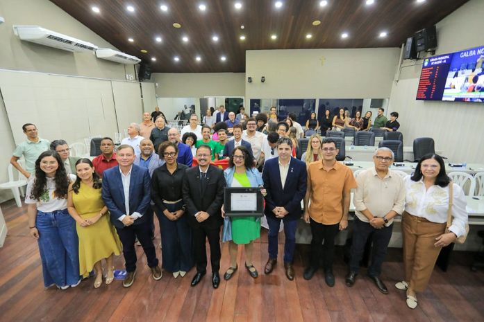 Câmara concede título de cidadã maceioense à ministra da Ciência, Tecnologia e Inovação