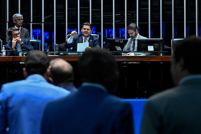 A chantagem de Alcolumbre e Hugo Motta