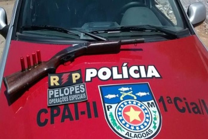 Polícia recupera carga roubada avaliada em mais de R$ 60 mil; arma foi apreendida