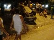 Veículo capota e deixa trânsito lento na parte alta de Maceió