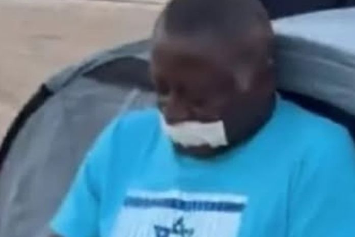 A imagem de um homem negro, fardado de retórica patriótica, defendendo Jair Bolsonaro em frente ao STF, representa uma cena de auto aniquilação simbólica