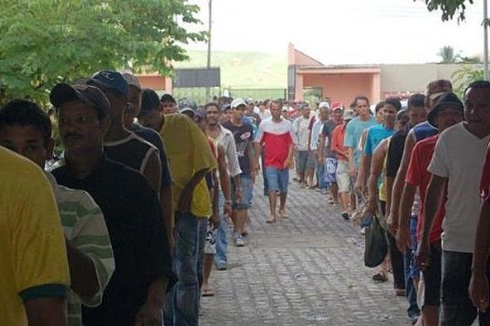 Matriz de Camaragibe: Carteiras são devolvidas a trabalhadores rurais