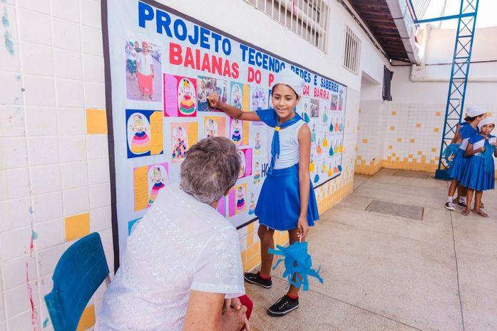 Estudantes homenageiam grupo de baianas do Pontal da Barra