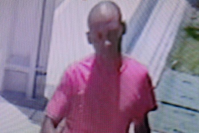 Polícia procura por homem suspeito de cometer assaltos na parte baixa da capital.