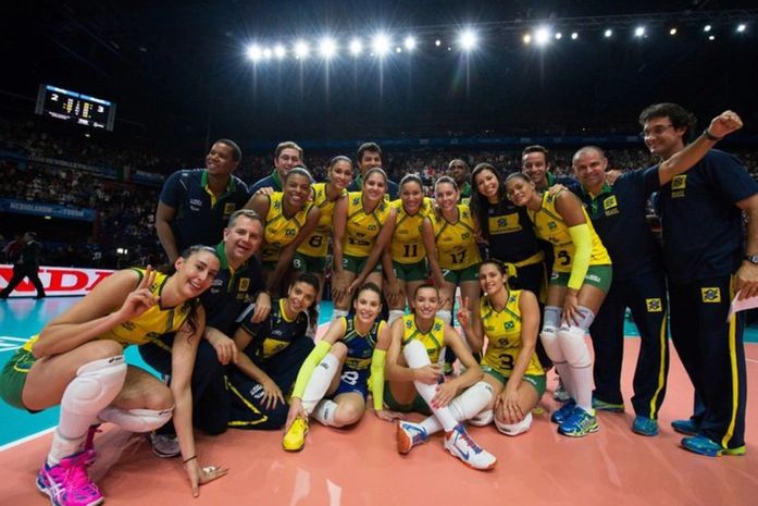 Brasil comemora o terceiro lugar após a apertada vitória sobre a Itália