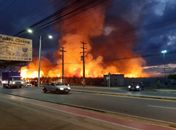 Incêndio em terreno assusta moradores e populares no Benedito Bentes.