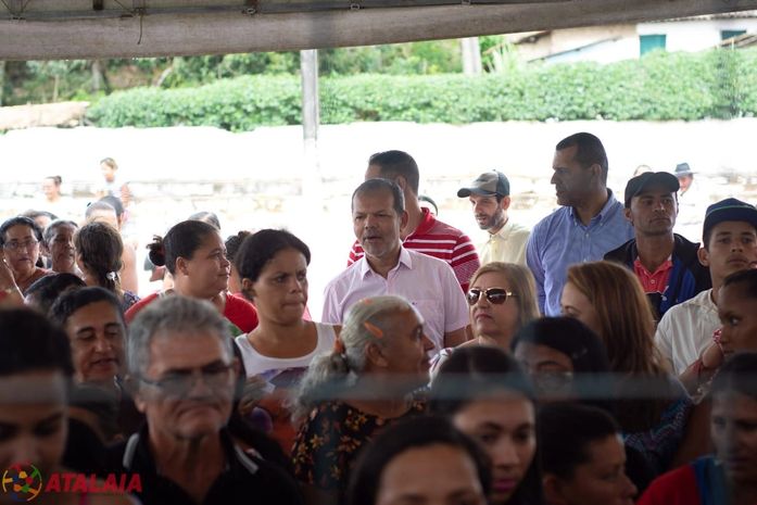 Prefeito Chico Vigário na última semana no povoado Usina Ouricuri numa grande ação de mutirão da Prefeitura com a comunidade