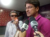 Delegado Rodrigo Sarmento durante coletiva