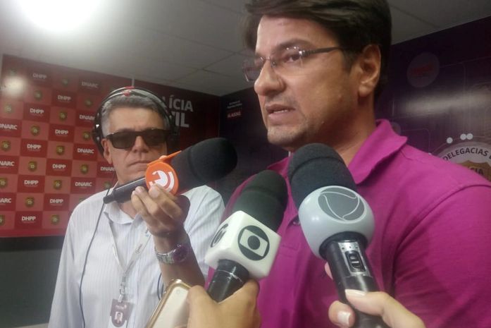 Delegado Rodrigo Sarmento durante coletiva