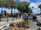 Trabalhadores do Veredas voltam a fechar Av. Fernandes Lima em greve contra salários atrasados