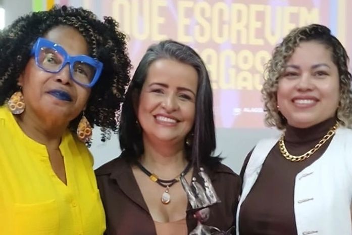 Única promotora de cultura, do município de Teotônio Vilela, todinho, Nilda Barbosa recebe Prêmio no 'Mulheres que escrevem Alagoas'