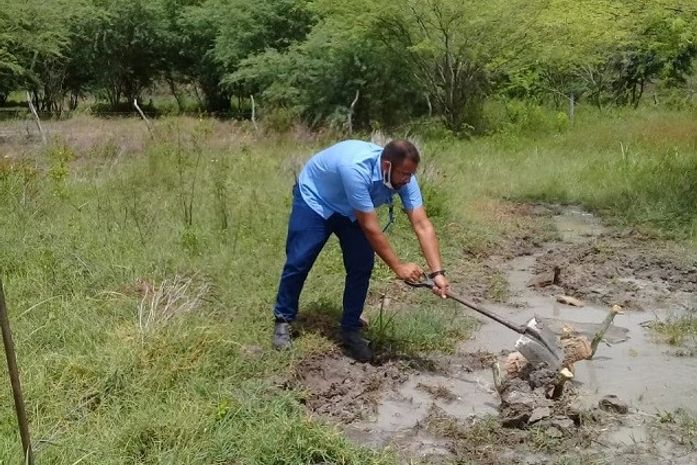 Fiscalização da Casal encontra ligações clandestinas e furto de água em adutora entre Água Branca e Mata Grande