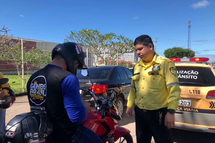 Em parceria com o BPRv, SMTT Arapiraca realiza blitz educativa com motociclistas