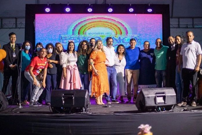 Em uma tarde fria e chuvosa, essa ativista levou o abraço caloroso da deputada estadual, Jó Pereira ao lançamento do Instituto Esperança