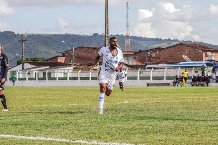 Cruzeiro vence Zumbi por 3 a 1 e avança às semifinais da Copa Alagoas