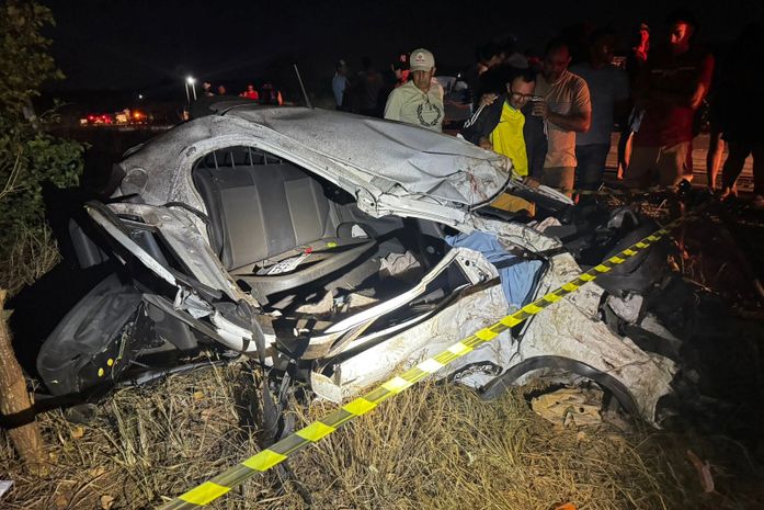 Condutor morre após colidir veículo com árvore, na AL-220; passageiro ficou ferido