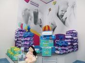Campanha entrega kits de fralda em comemoração ao nascimento de 200 crianças após reabertura da maternidade