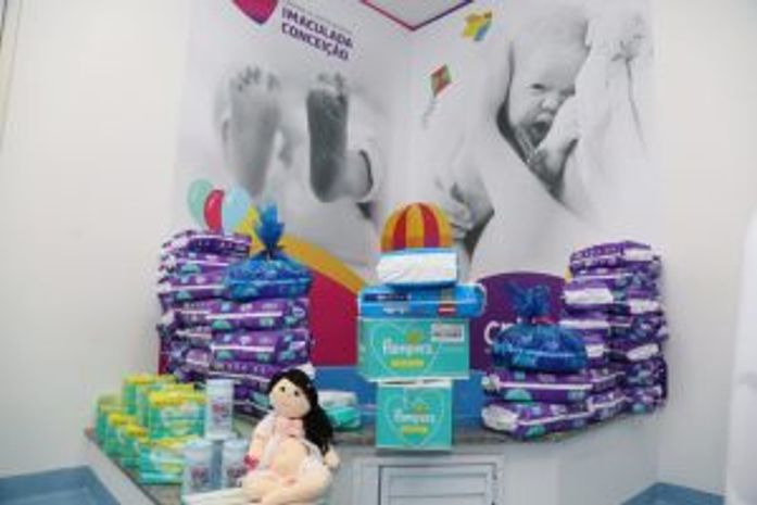 Campanha entrega kits de fralda em comemoração ao nascimento de 200 crianças após reabertura da maternidade