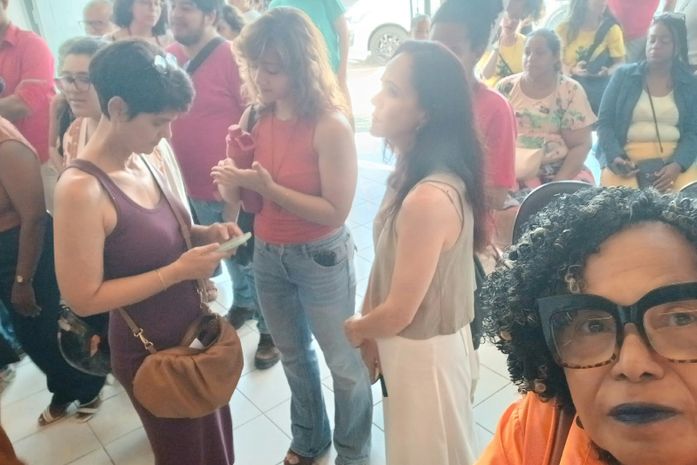 Presidente, Chico Filho, a Câmara de Maceió convidou o povo para ‘festa’, mas, não tirou para ‘dançar’. Que chato!