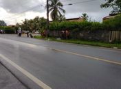 Mulher morre ao cair de moto e bater em poste na AL-101 Norte em Maragogi