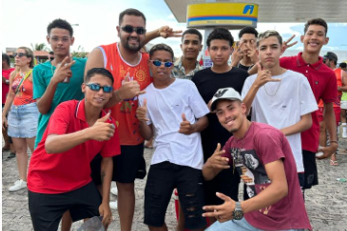 Prefeito de Piranhas prestigia foliões no animado bloco “Carnaval do Sol e da Água”⠀