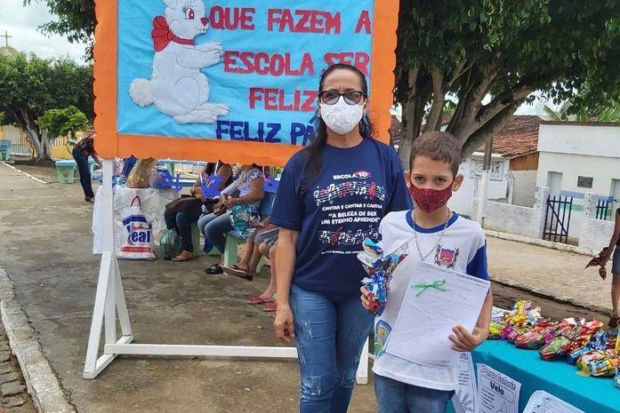 Educação de Anadia distribui ovos de Páscoa para alunos da rede municipal