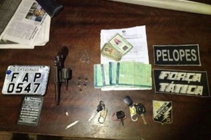 Material apreendido com os suspeitos (Foto: Divulgação/Polícia Militar)
