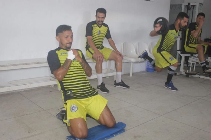 Visando o confronto contra o CEO, alvinegros passam por intenso treino de força e intensidade