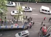 "Chuva de dinheiro" gera caos no trânsito em cidade na China