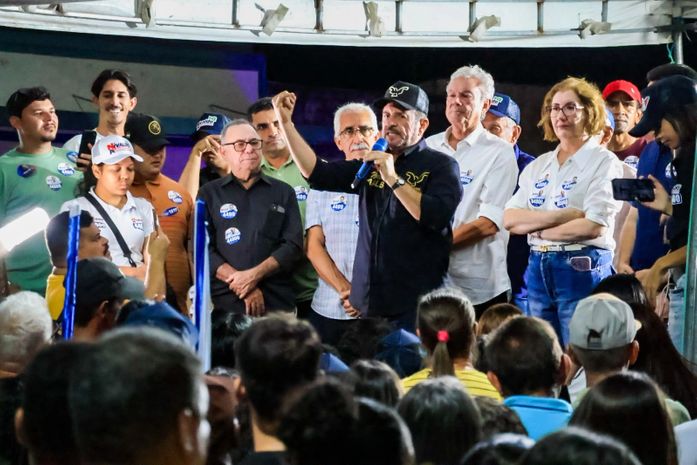 Antonio e Nivaldo Albuquerque são recebidos com festa pela população de Maravilha