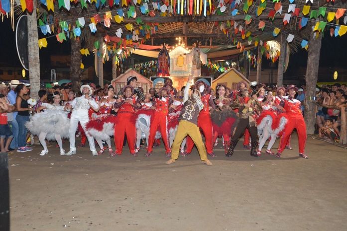 A festa segue neste sábado, 13, com o Trio Amantes do Forró e com o show do miguelense Lucas Lima