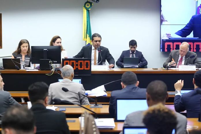 Comissão da Câmara aprova projeto para proibir casamento entre pessoas do mesmo sexo