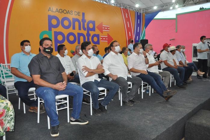 Fruto de pedido na Câmara, pavimentação na Vila Aparecida vai beneficiar mais de 20 mil pessoas, diz Thiago ML