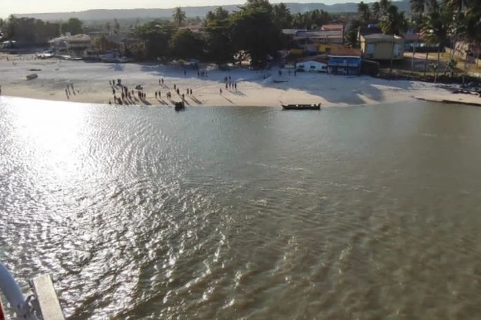Adolescente de 13 anos desaparece após mergulhar na praia da Barra Nova, em Marechal Deodoro