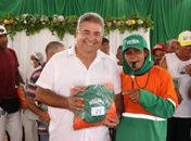 Mais de 200 garis de São Miguel dos Campos recebem novos fardamentos em café da manhã especial 
