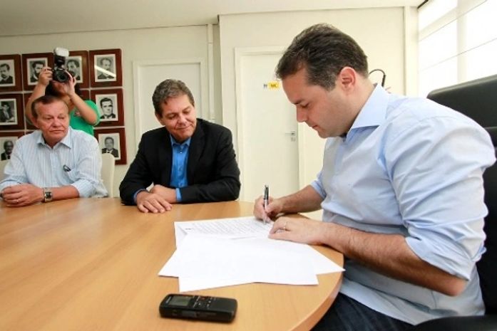 Governador Renan Filho oficializa parcelamento do ICMS aos varejistas