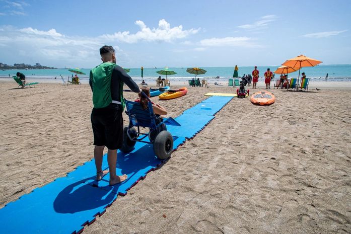 Prefeitura realiza Praia Acessível na Folia nesta sexta-feira (10), na orla de Pajuçara