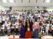 Estudantes participam de palestra sobre divulgação científica com astrônoma infantil