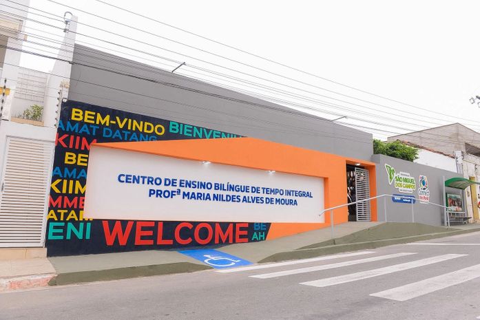 1ª Escola Bilíngue de São Miguel dos Campos foi inaugurada nesta quinta-feira (26) e 7 novos veículos foram entregues