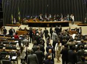 Texto-base de PEC aprovada em 2º turno na Câmara prevê fim de coligações em 2020